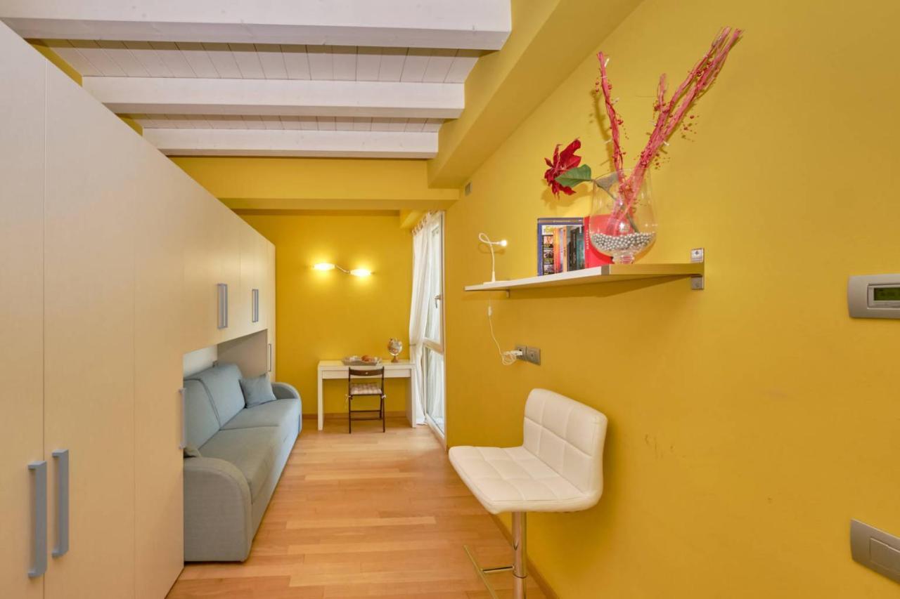 Warda B11 Apartment 代森扎诺-德尔加达 外观 照片